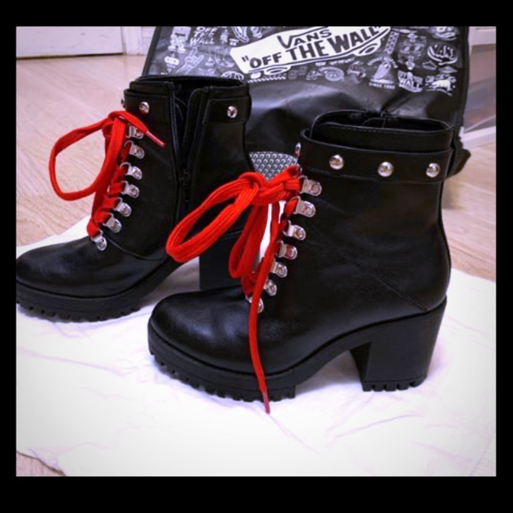 Forever 21 Size 5 boots